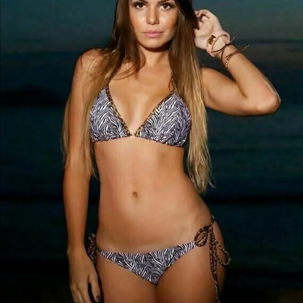 Corpo Bonito Woman Animal print bikini top